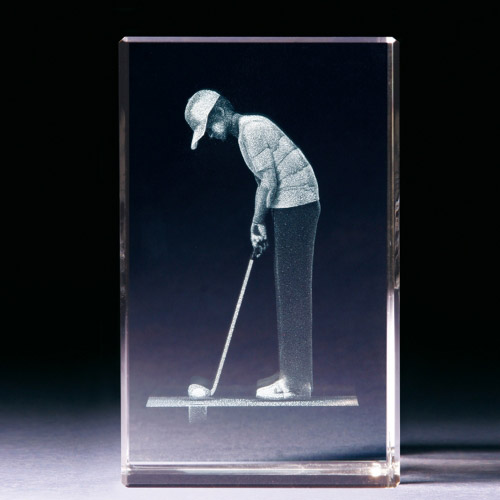 Glasblock - Golfer beim Putten