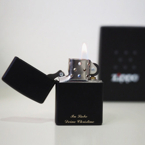 ZIPPO Schwarz mit Gravur