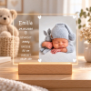 Personalisierte Acryl-Lampe mit LED-Holzsockel – inlumino